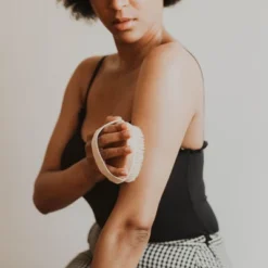 Beauty By Earth Round Dry Brush With Cellulite Massager