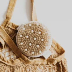 Beauty By Earth Round Dry Brush With Cellulite Massager -Body Care Shop GUEST 188a1402 aeb7 4fa7 bac5 a71f072ae82e